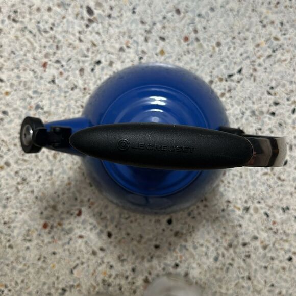 Le Creuset whistling tea kettle blue black - Picture 3 of 5